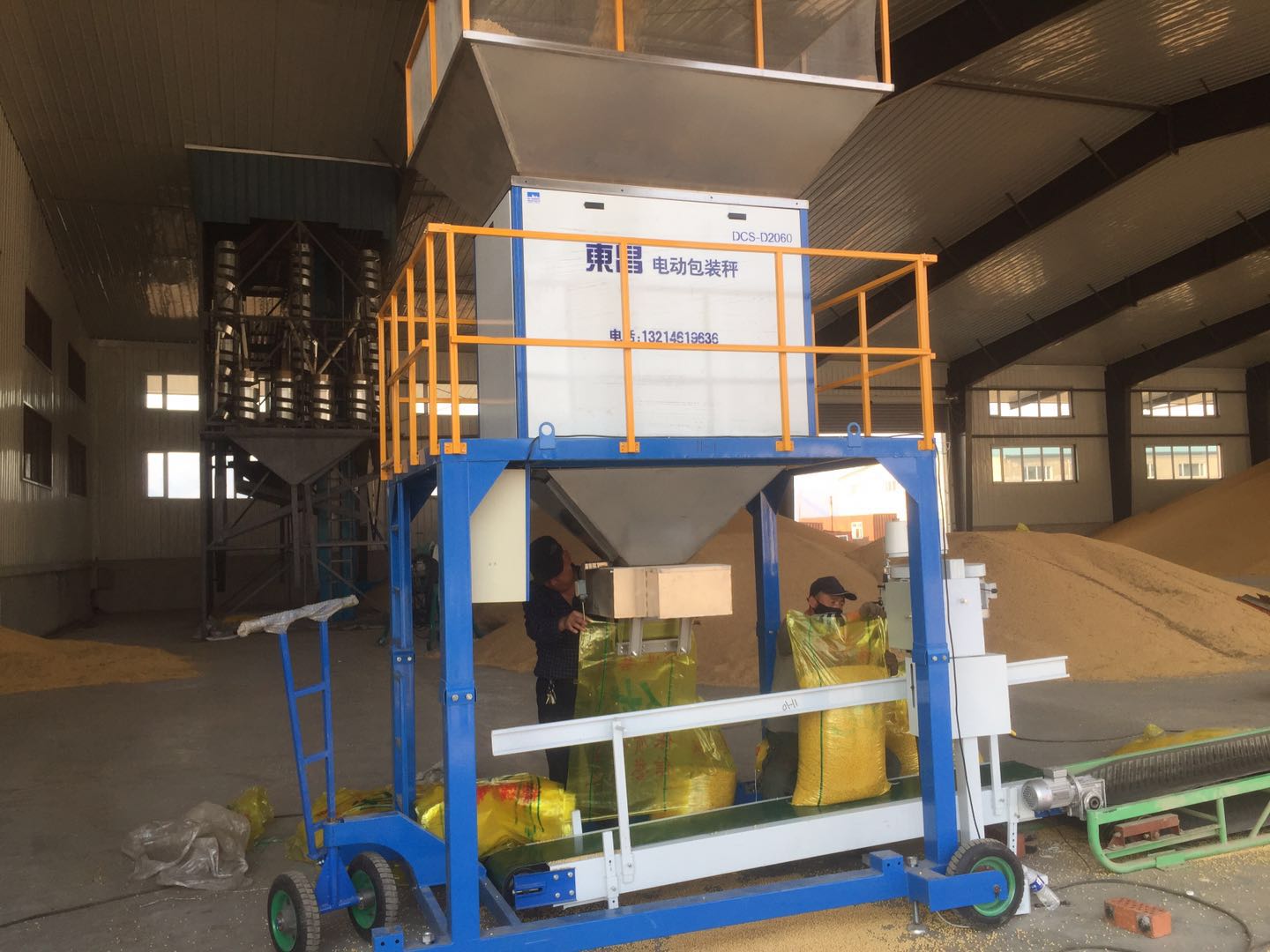 玉米定量打包裝車,雙計量斗打包秤能排上大用場 玉米定量打包裝車,雙計量斗打包秤能排上大用場